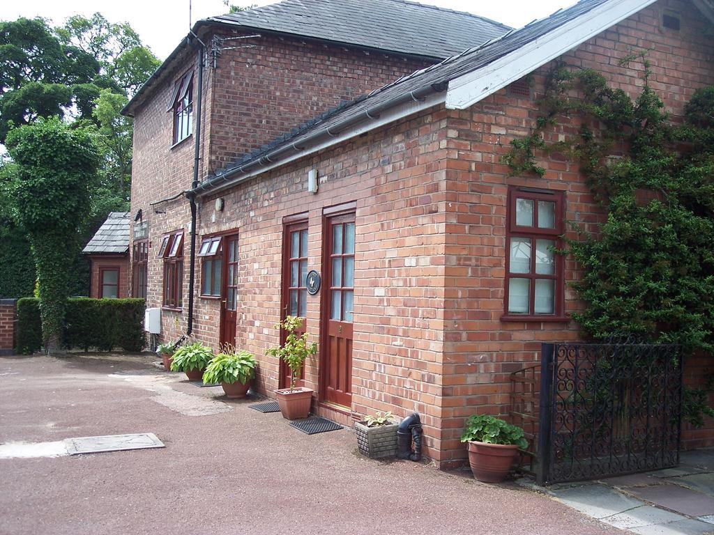 Butterfly Guest House Cheadle  Eksteriør bilde