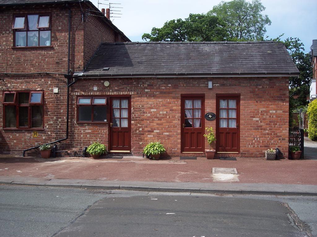 Butterfly Guest House Cheadle  Eksteriør bilde